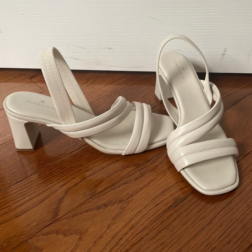 White wedge sandals 👡
